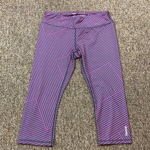Reebok Stylish Purple Striped Women’s Cropped Leggings Size L